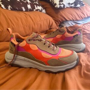 Teva Geotrecca waterproof hiking shoes size 8